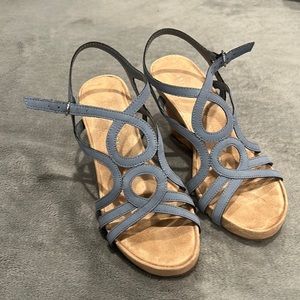 Blue Plushin Kelly & Katie Wedge